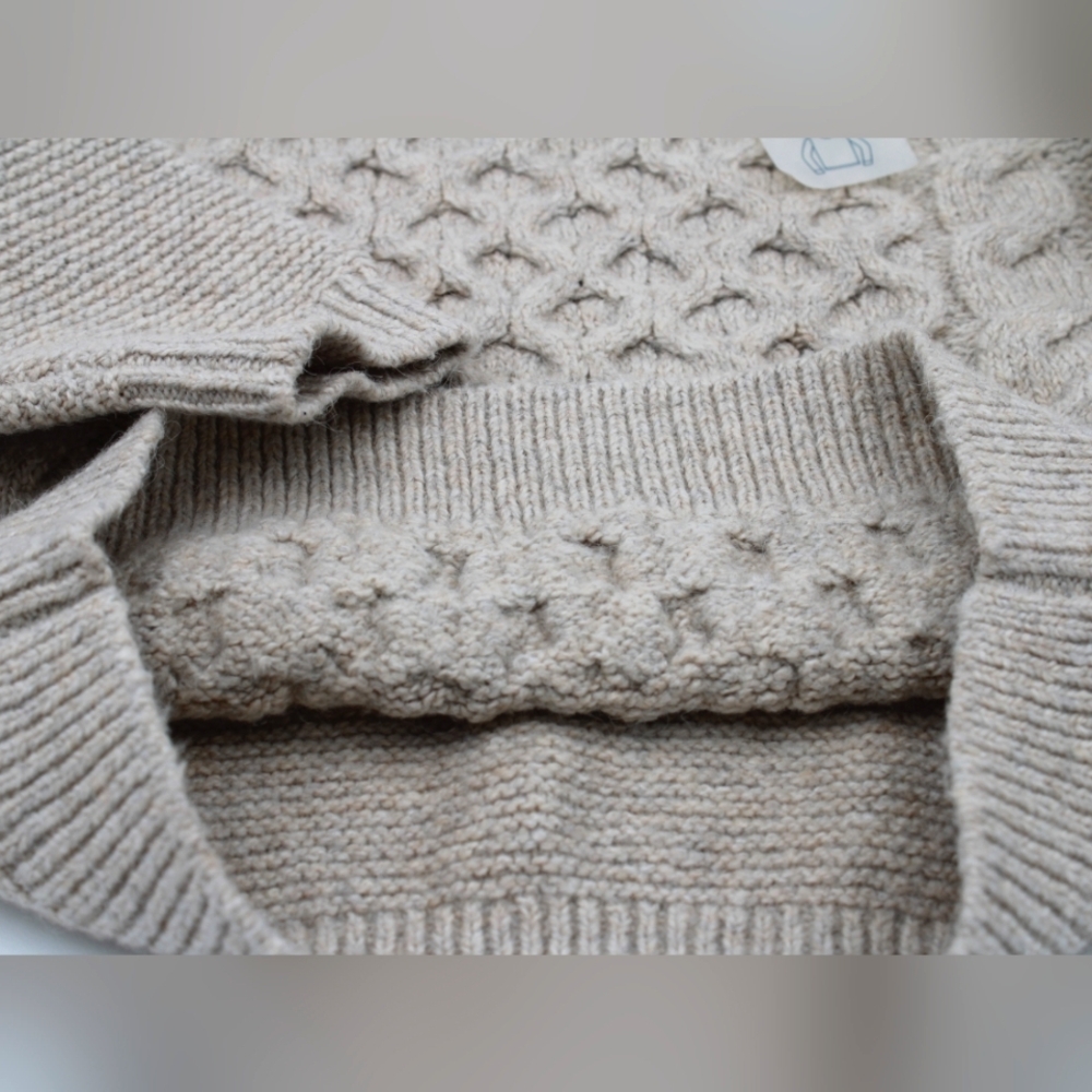 NWT Old Navy Girls Cable Knit Sweater – Size 3T - Picture 3 of 4